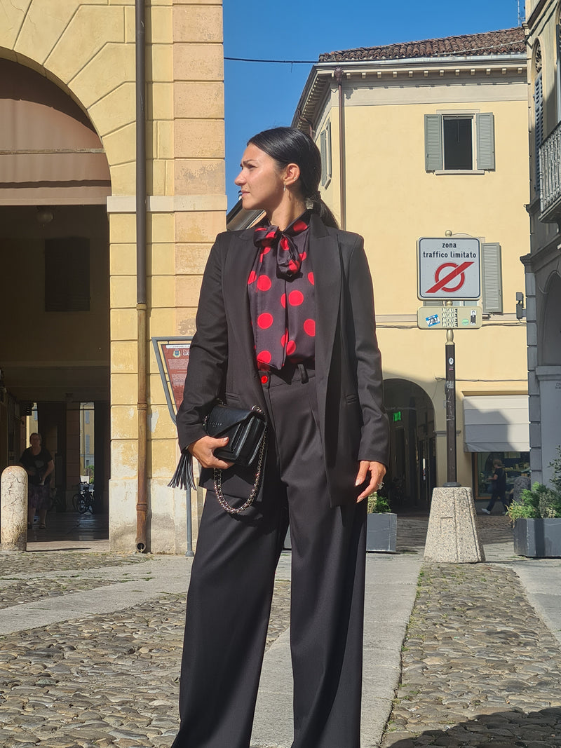 Pantalone a palazzo nero bottone rosso Peperosa