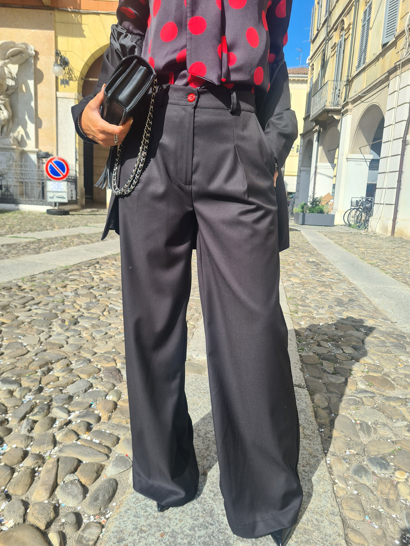 Pantalone a palazzo nero bottone rosso Peperosa