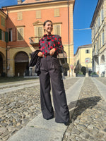 Pantalone a palazzo nero bottone rosso Peperosa