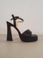 Sandalo nero M21