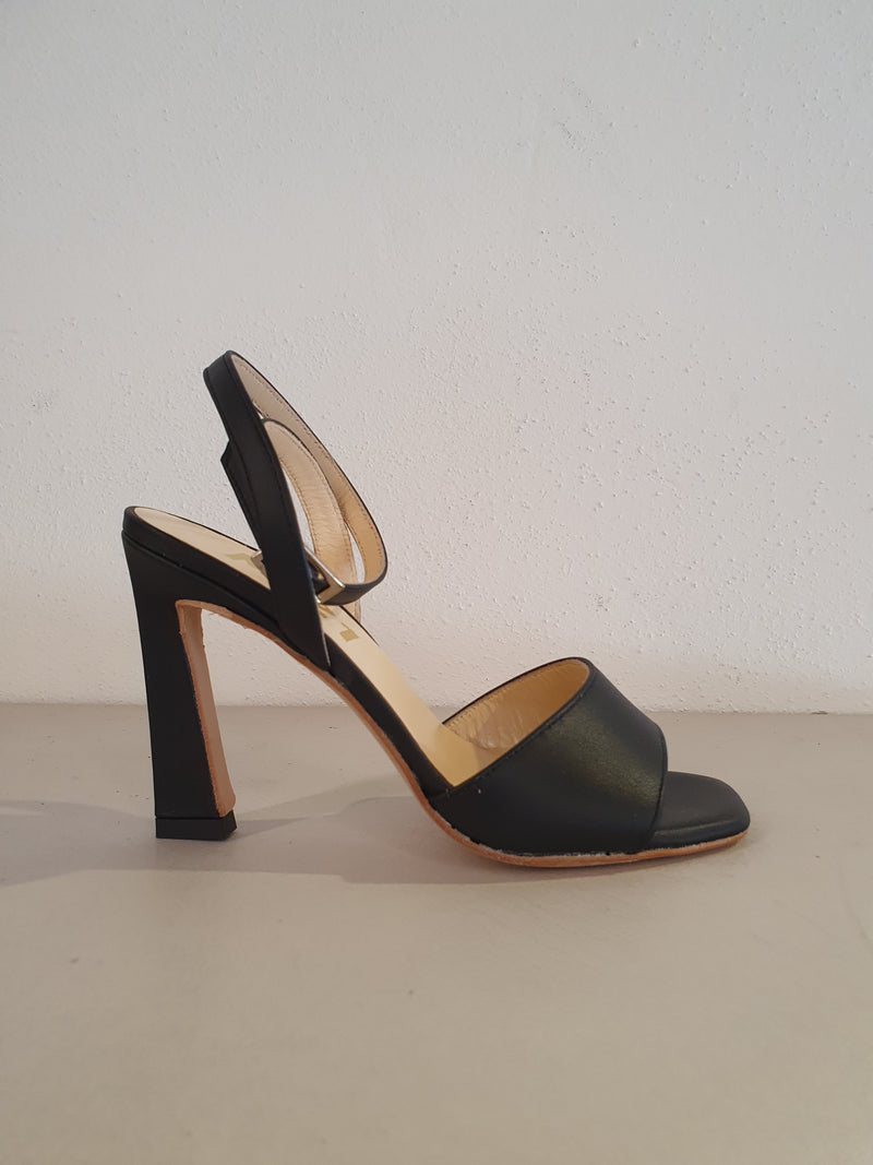 Sandalo nero M21
