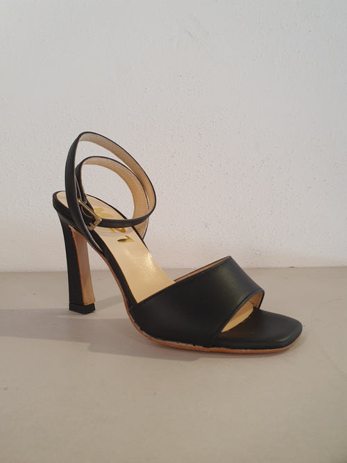 Sandalo nero M21