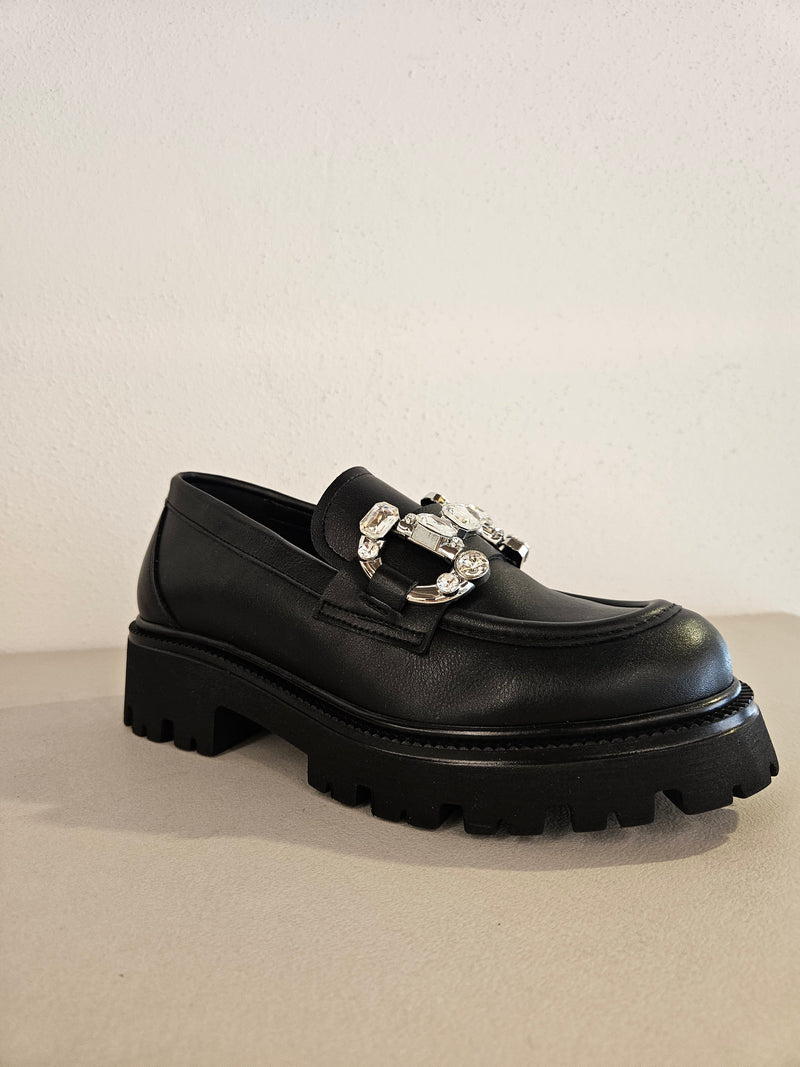 Mocassino nero con accessori clip