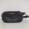 Marsupio in pelle martellata con finiture oro e zip a chiusura. Delizioso nuovo arrivo della collezione!  Colori disponibili: Cuoio, nero, crudo  Dimensioni: 30x10x12,5cm