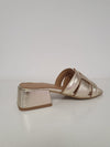 Meraviglioso sabot in pelle laminata color platino. Modello chic ed elegante che non può mancare nella scarpiera con un comodo tacco 4cm.  Nuova collezione , Made in Italy.