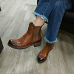 Stivaletto beatles in pelle lavata color cacao, ha un comodo elastico laterale che agevola la calzata. Un modello evergreen da avere sempre nella scarpiera.  Lo stivaletto ha il tacco di 2cm, è un nuovissimo arrivo Made in Italy!