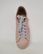 Meravigliosa sneakers in vitello rosa, color silver - pink con la stella laterale.  Le stringhe sono silver e suola è chiara.  Un delizioso nuovo arrivo della collezione primavera/estate 2022 di Crown, Made in Italy.