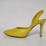 Meraviglioso décolleté in nappa color giallo limone, la scarpa è in stile Chanel con tallone scoperto e ha il tacco 8,5cm.  Un delizioso nuovo arrivo della collezione primaverile raffinato ed elegante, Made in Italy.