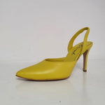 Meraviglioso décolleté in nappa color giallo limone, la scarpa è in stile Chanel con tallone scoperto e ha il tacco 8,5cm.  Un delizioso nuovo arrivo della collezione primaverile raffinato ed elegante, Made in Italy.