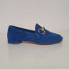 Meraviglioso mocassino scamosciato color jeans - blu con morsetto oro, tacco 1cm.  Nuovo mocassino della collezione primaverile elegante e chic, Made in Italy!