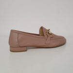 Meraviglioso mocassino in nappa color nude con morestto oro.  Nuovo mocassino classico e chic, Made in Italy.