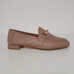 Meraviglioso mocassino in nappa color nude con morestto oro.  Nuovo mocassino classico e chic, Made in Italy.