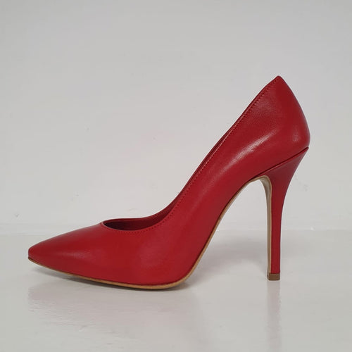 Meraviglioso décolleté in nappa rosso, con tacco 10 cm.  Un delizioso nuovo arrivo della collezione primaverile raffinato ed elegante, Made in Italy.