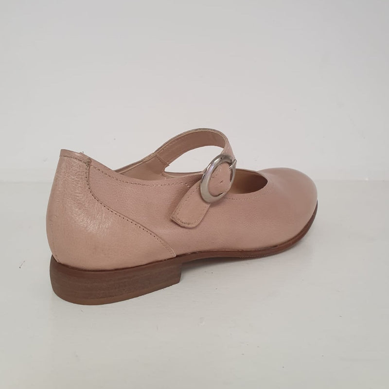 Meravigliosa ballerina stile baby con cinturino in pelle color phard. Nuova collezione primavera/estate 2023.