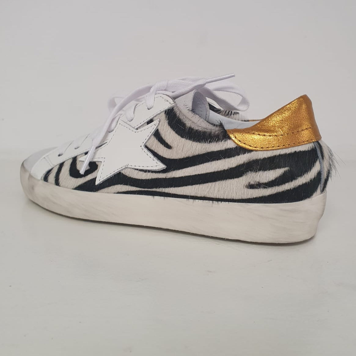 Sneakers con dettagli platino e zebrati Crown n.35 – Il Guardaroba Correggio